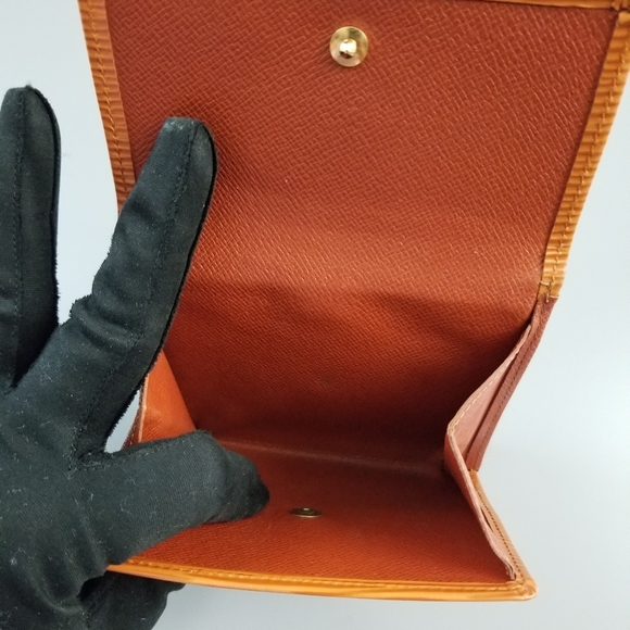 LOUIS VUITTON Classic Elise Men's Epi Bifold Wallet - Picture 13 of 16